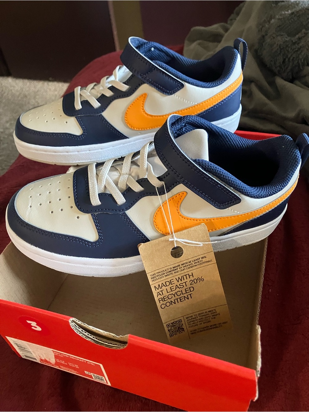 Nike Kids Navy, off white  and Orange Low-Top Sneakers